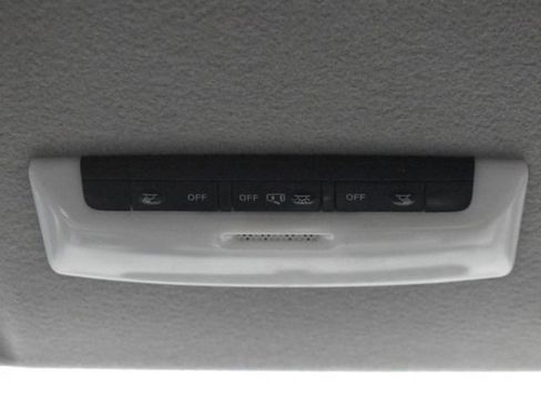 Used 2019 Nissan Kicks SV FWD image 14