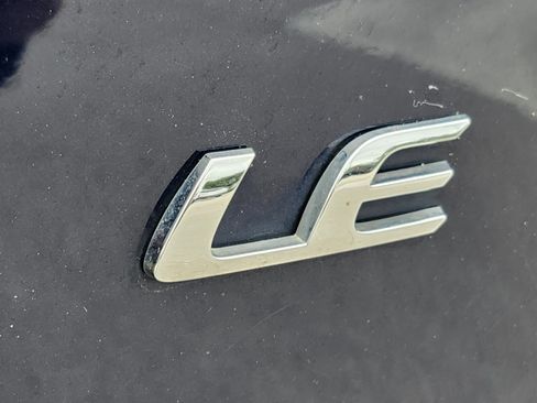 Used 2020 Toyota Corolla LE image 19