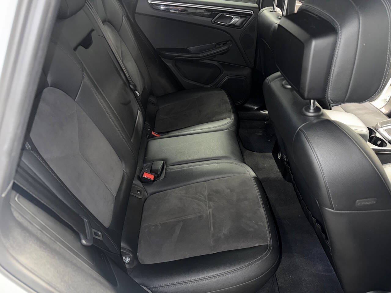 Used 2018 Porsche Macan AWD/4WD image 19