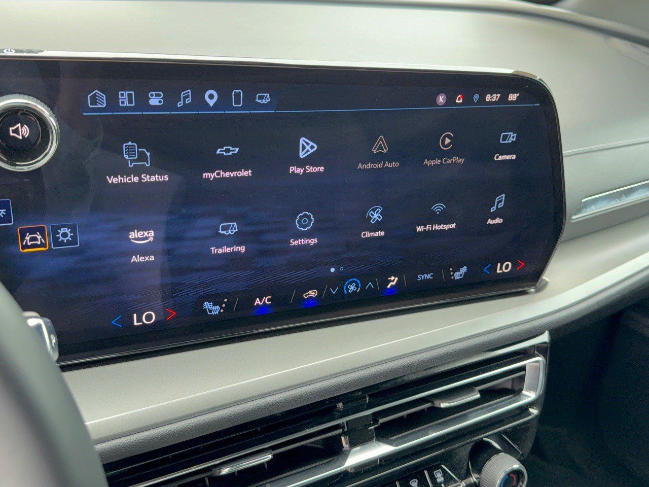 Used 2025 Chevrolet Traverse LT w/ LPO, Floor Liner Package FWD image 23