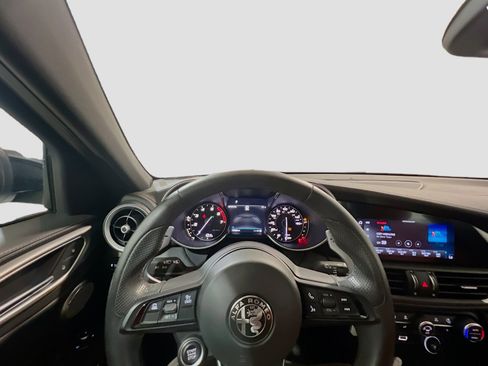 Used 2023 Alfa Romeo Giulia Veloce RWD image 7