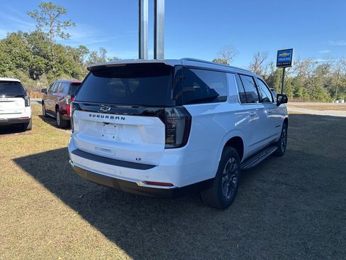 New 2026 Chevrolet Suburban LT image 4