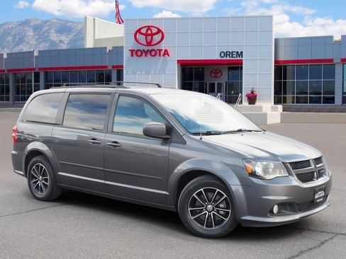 Used 2017 Dodge Grand Caravan GT image 1