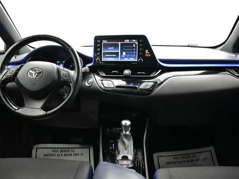 Used 2022 Toyota C-HR XLE image 19