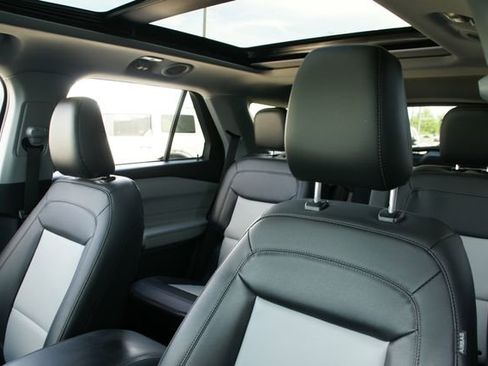 Certified 2022 Ford Explorer XLT w/ Equipment Group 202A AWD/4WD image 18