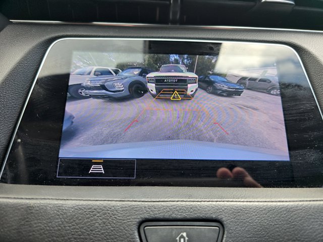 Used 2022 Cadillac XT4 Luxury w/ Cold Weather Package FWD image 6