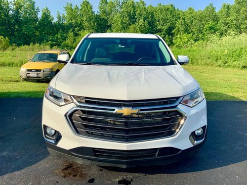 Used 2020 Chevrolet Traverse LT w/ Driver Confidence II Package AWD/4WD image 3