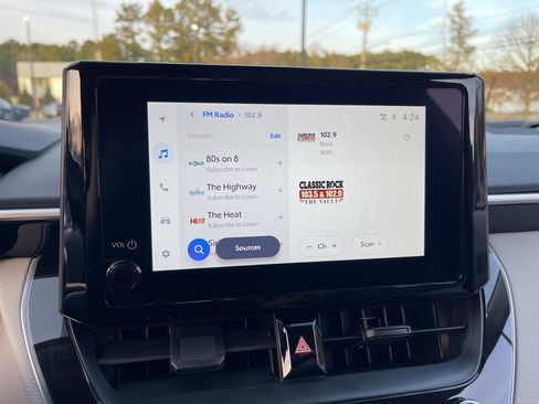 Used 2025 Toyota Corolla LE image 14