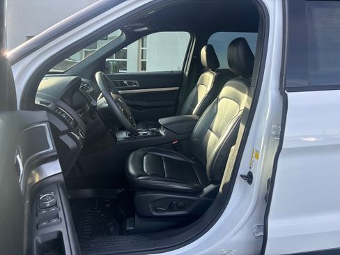 Used 2019 Ford Explorer XLT w/ Equipment Group 202A image 12