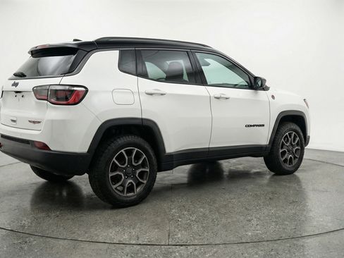 Used 2025 Jeep Compass Trailhawk image 9