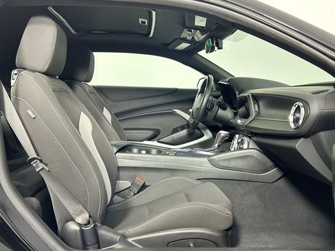 Used 2021 Chevrolet Camaro LT w/ Technology Package image 10