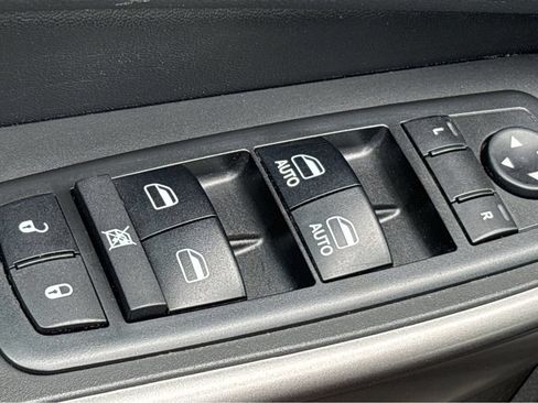 Used 2019 Jeep Cherokee Limited FWD image 18