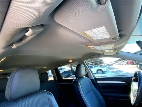 Used 2016 Toyota Highlander LE image 14