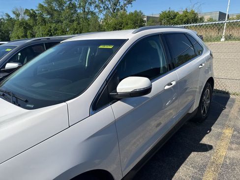 Used 2019 Ford Edge SEL w/ Equipment Group 201A AWD/4WD image 21