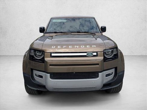 Used 2025 Land Rover Defender 110 S image 9