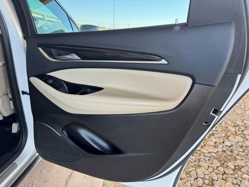 Used 2020 Buick Enclave Essence image 24