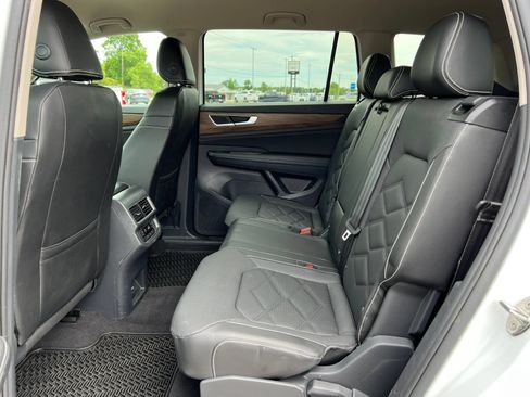 Used 2024 Volkswagen Atlas SE AWD/4WD image 5