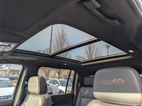 Used 2022 Chevrolet Suburban High Country image 33