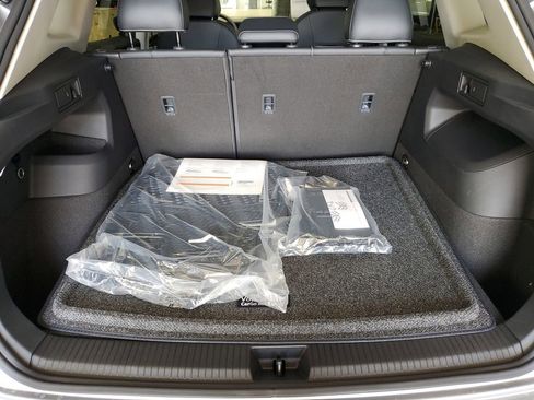 New 2025 Volkswagen Tiguan SE image 15