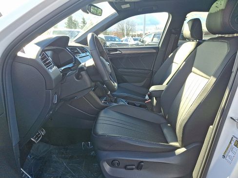 Used 2024 Volkswagen Tiguan SE R-Line image 13