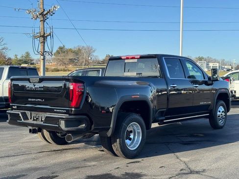 New 2026 GMC Sierra 3500 Denali Ultimate w/ LPO, Black Badging Package image 4