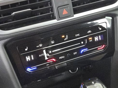 New 2026 Volkswagen Taos SE image 14