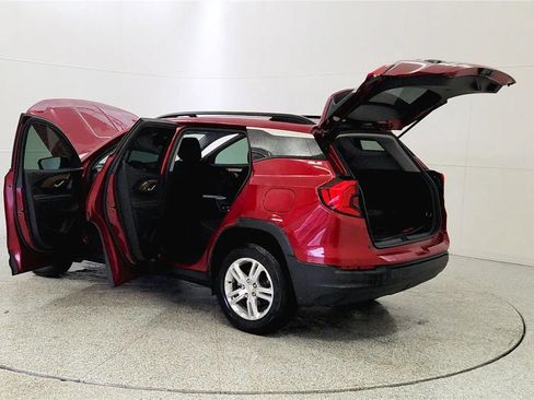 Used 2021 GMC Terrain SLE w/ Driver Convenience Package image 6