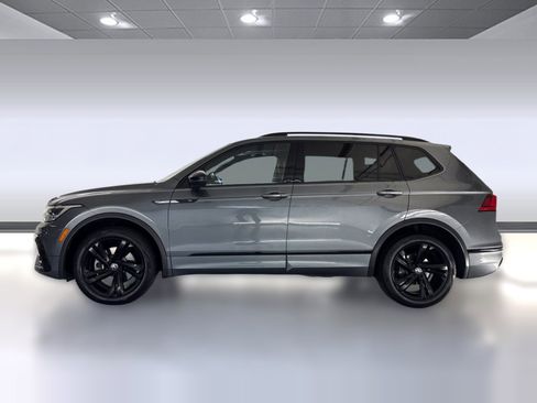 Used 2023 Volkswagen Tiguan SE R-Line image 2
