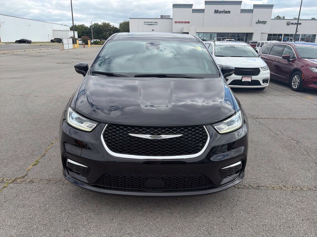 Used 2026 Chrysler Pacifica Limited FWD image 9