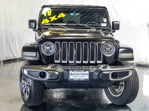 Used 2018 Jeep Wrangler Unlimited Sahara AWD/4WD image 7