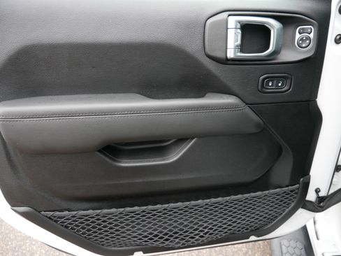 Used 2021 Jeep Wrangler Unlimited Sahara image 12