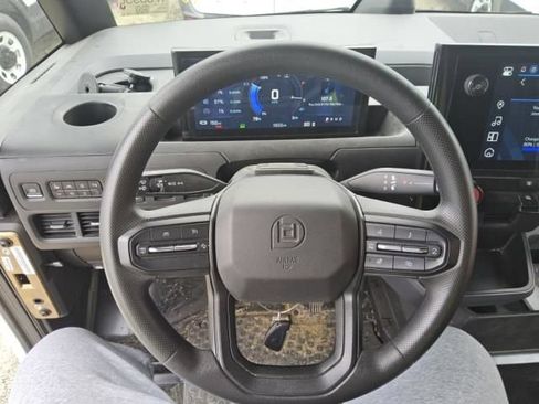 Used 2024 Chevrolet Brightdrop 600 w/ Commercial Equipment Package AWD/4WD image 6