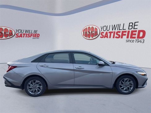 Certified 2024 Hyundai Elantra SEL image 5