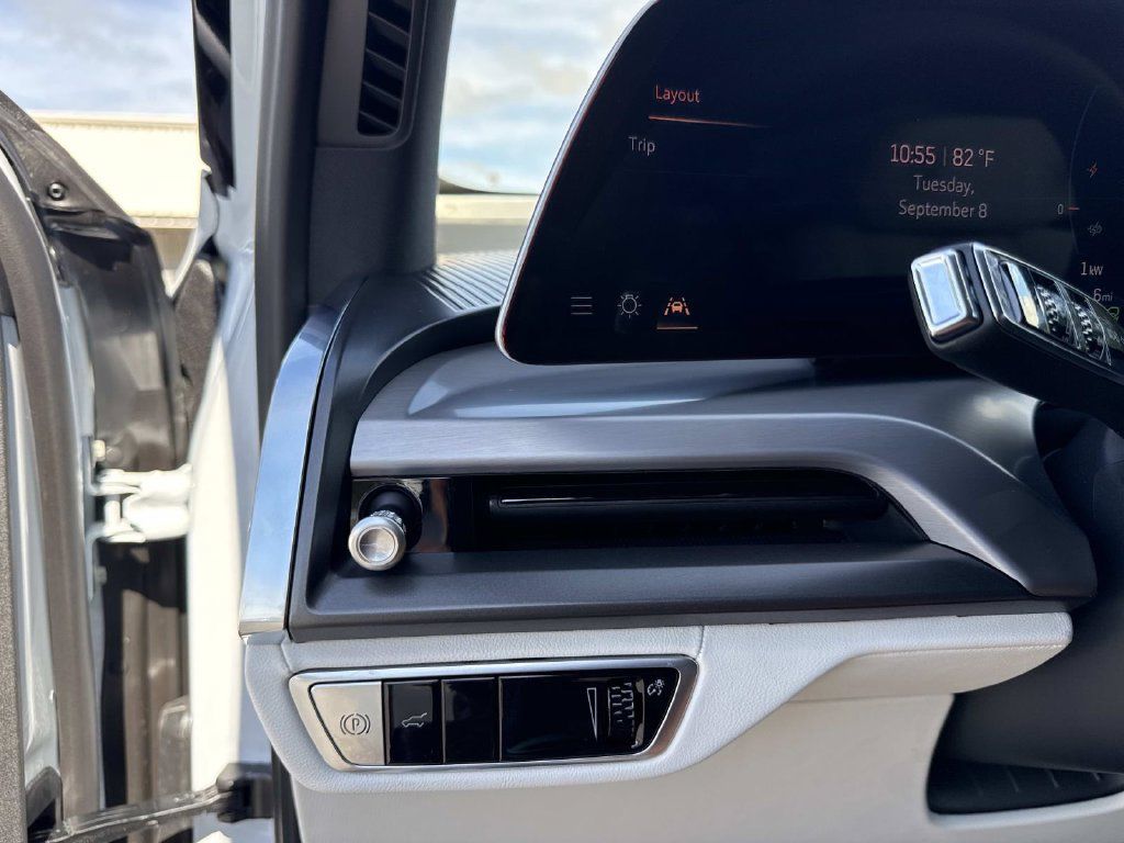 New 2027 Cadillac Vistiq Sport AWD/4WD image 32