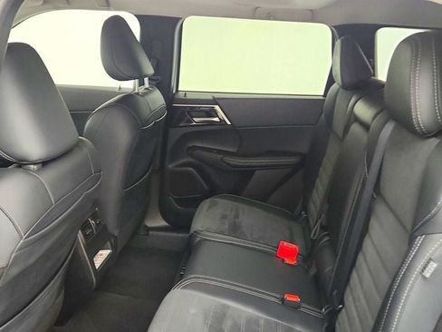 Used 2024 Mitsubishi Outlander SE Black Edition FWD image 21