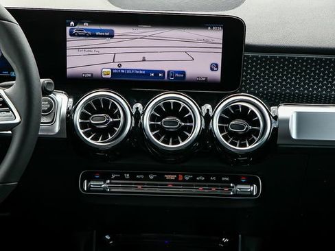 Used 2024 Mercedes-Benz GLB 250 image 22