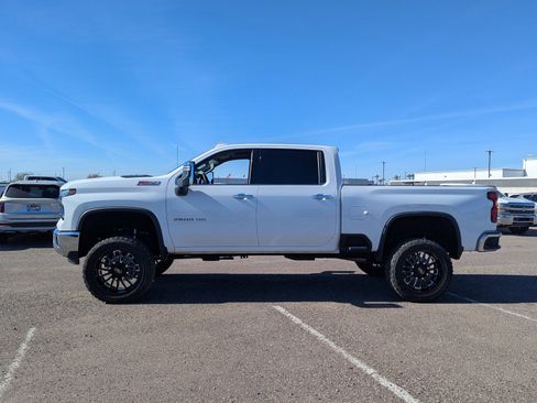 Used 2024 Chevrolet Silverado 2500 LTZ w/ LTZ Convenience Package image 2