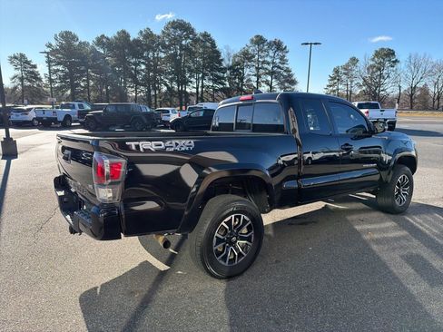 Used 2022 Toyota Tacoma TRD Sport w/ TRD Premium Sport Package image 8