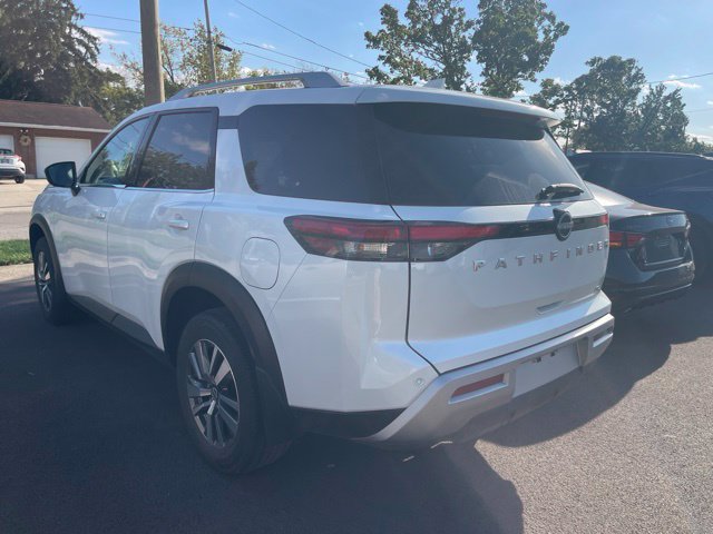 Used 2025 Nissan Pathfinder SL FWD image 5
