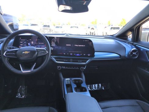 Used 2024 Chevrolet Equinox EV LT FWD image 12