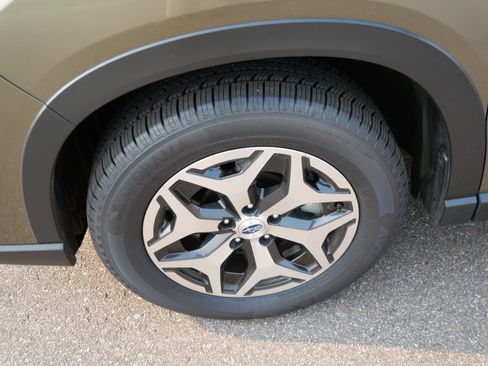 Used 2023 Subaru Forester Premium AWD/4WD image 16