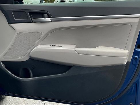 Used 2019 Hyundai Elantra SE image 27