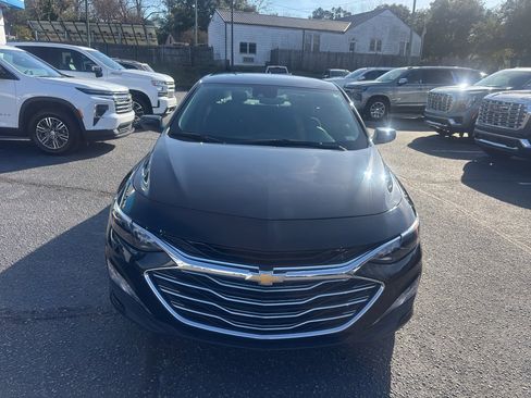Used 2025 Chevrolet Malibu LT image 3