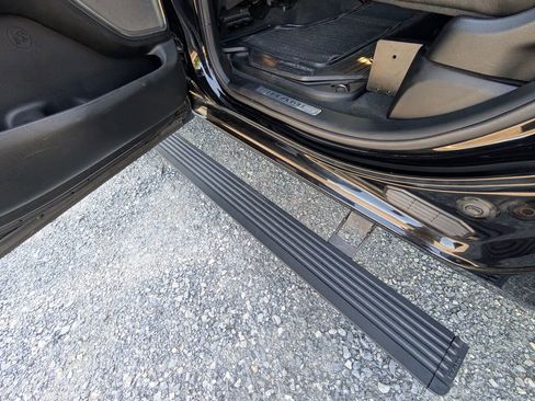 Used 2020 RAM 1500 Limited w/ Black Appearance Package AWD/4WD image 8