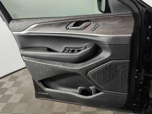 New 2025 Jeep Grand Cherokee Limited w/ Trailer Tow Package AWD/4WD image 22