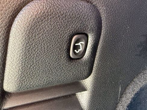 Used 2020 Jeep Grand Cherokee High Altitude AWD/4WD image 19