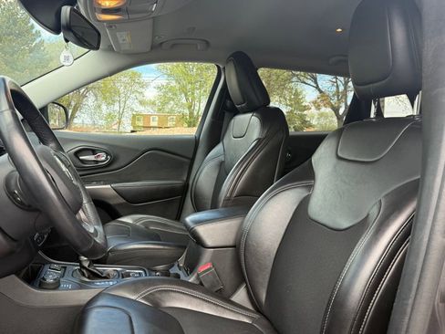 Used 2019 Jeep Cherokee Latitude Plus w/ Comfort/Convenience Group image 15