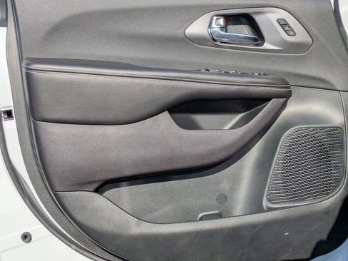 New 2026 Chrysler Pacifica Select FWD image 16