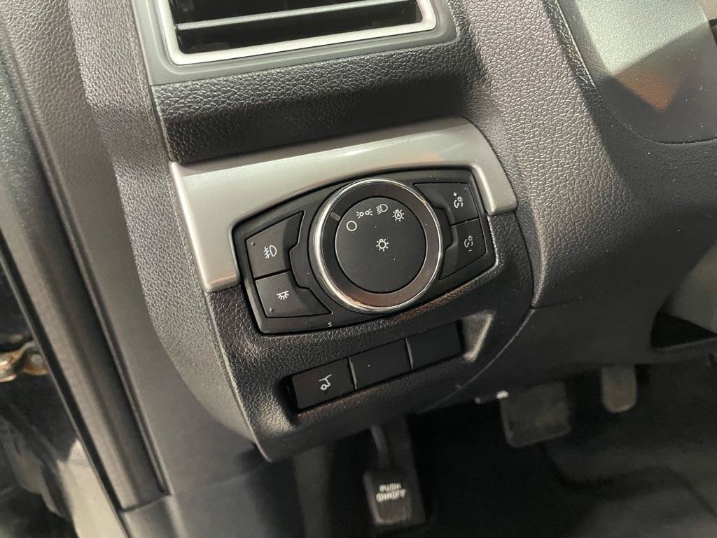 Used 2017 Ford Explorer XLT w/ Equipment Group 202A AWD/4WD image 31