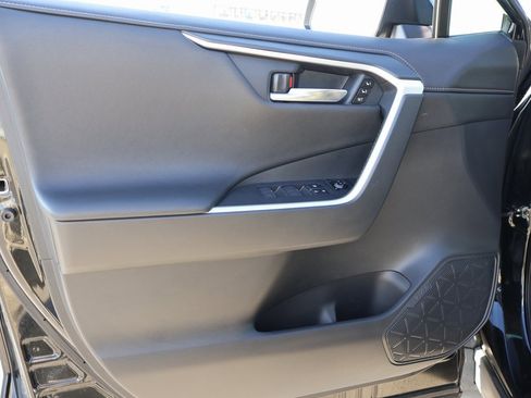 Used 2022 Toyota RAV4 Limited image 21